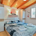 Valbandon 1719 بيت للعطل *