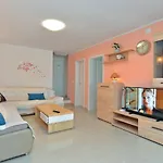 Valbandon 1719 بيت للعطل
