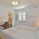 بيت للعطل Valbandon 1719 *