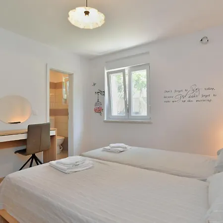 Vakantiehuis Valbandon 1719 *